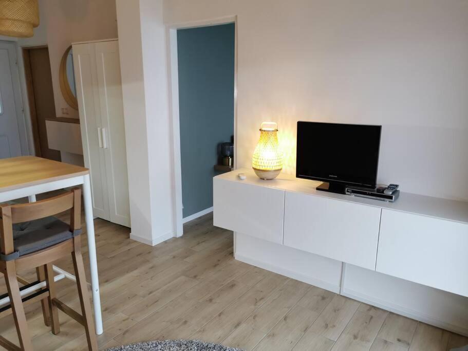 Ferienwohnung Mit 180° Meerblick Dobrec Exterior photo